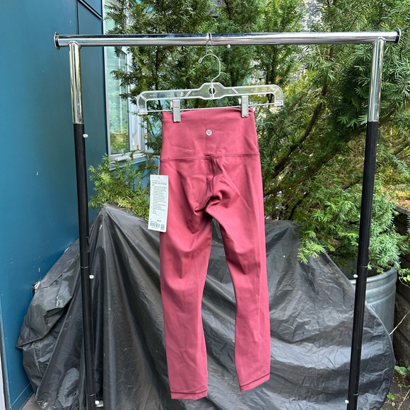 Wunder Train High-Rise Crop 23" Sz 2 Red Merlot NWT - Picture 6 of 6